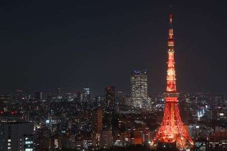 闇に浮かび上がる