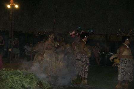 メケ　女性の踊り