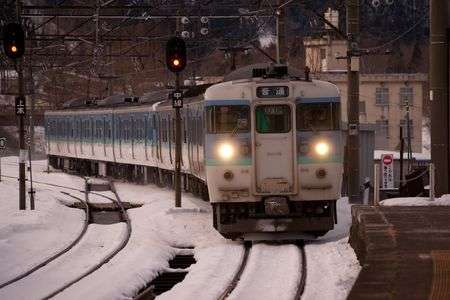 冬の信越本線、夕方