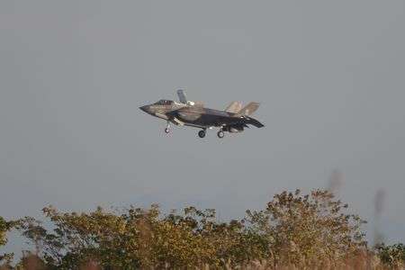 ・・鉄の鳥～飛ぶ川口の～飛行場・・