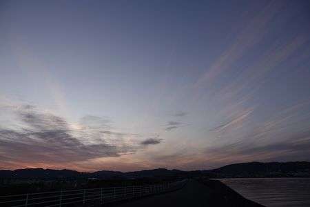 ・・竜が暴れて陽が沈む・・