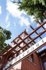 風見鶏の館と青い空