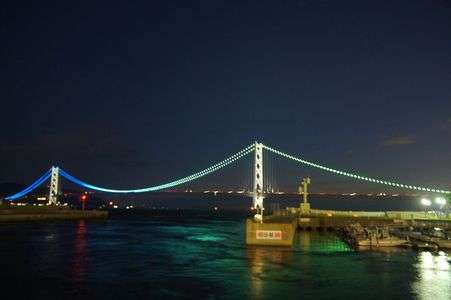 青い真珠のネックレス