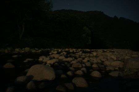 月夜の河原