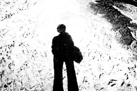 岩肌に焼きついた影