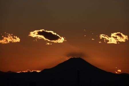 「夕焼け富士山」を、カシャッです。今日は、ピリッと寒い日和、「富士山」撮れるかな。