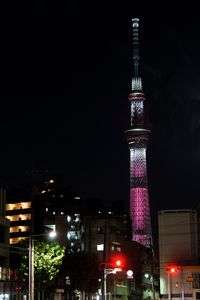 赤くライティングのスカイツリー