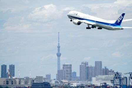 飛行機とスカイツリー