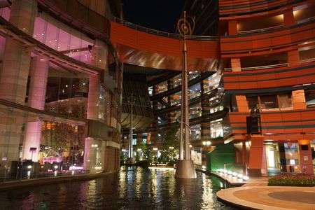 キャナルシティの夜