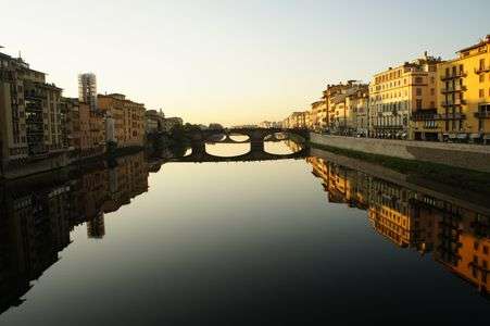 水辺にあるもう一つの街