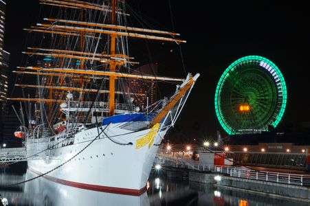 日本丸と観覧車