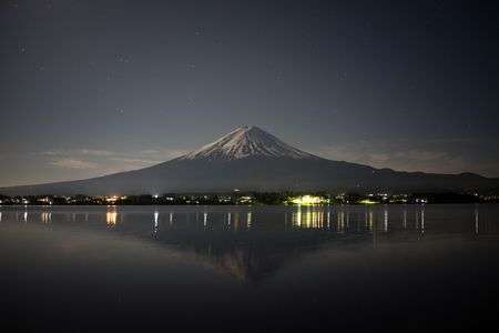 月明かりの逆さ富士