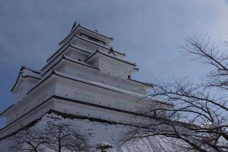 年明けの陽に光る鶴ヶ城