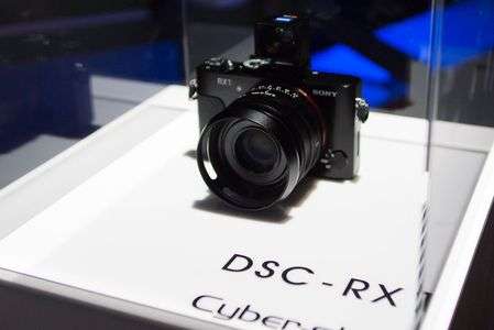 DSC-RX1　+　オプションの光学ファインダー