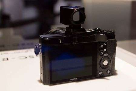 DSC-RX1　+　オプションの光学ファインダー