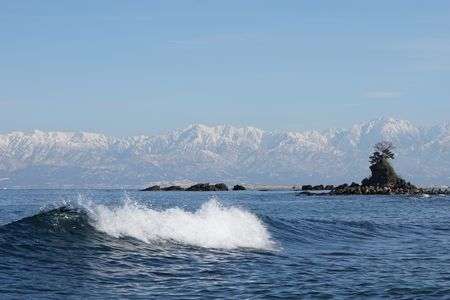 雨晴海岸から立山を