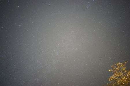 カシオペア座の左斜め上に写ってるの、アンドロメダ！？