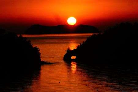 はなぐり岩と夕日