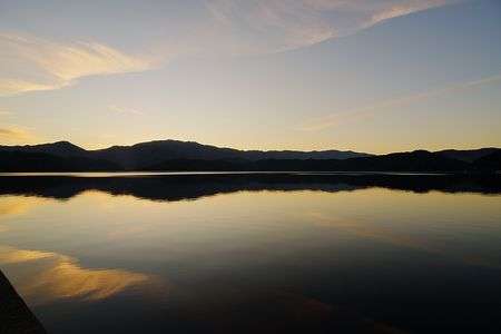 夜明け前の水月湖