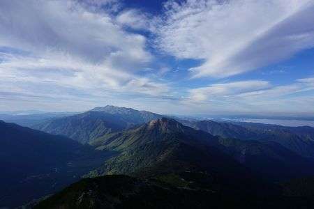 北アルプスの南端を臨む