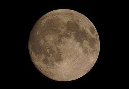 スーパームーン前夜の月