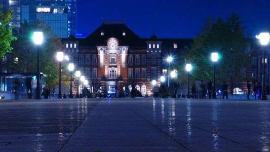 日曜日の東京駅