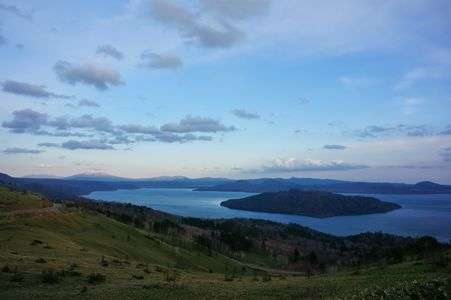 遠くを見つめて