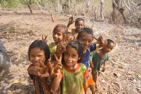 インドネシアの小さな島の子供たち
