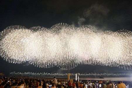 尺玉１００発『同時』打ち！