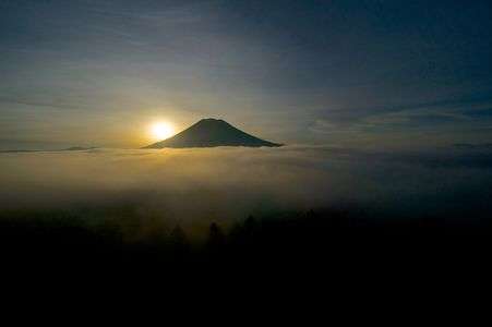 羊蹄山の日の出。