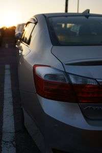 日の出を受けて