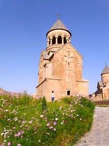 アルメニアの教会内と外