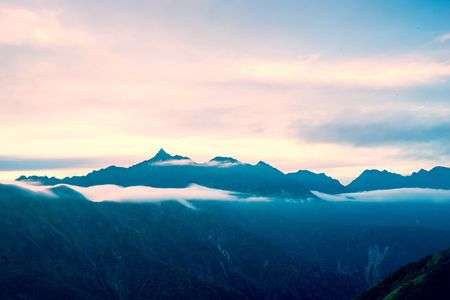 明けていく登山道