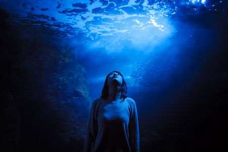 仄暗い水の底から