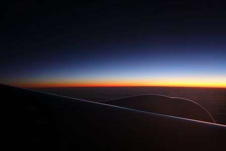 朝焼けの彼方に