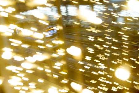 光りの中を走る