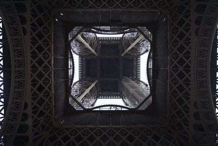 エッフェル塔の真下