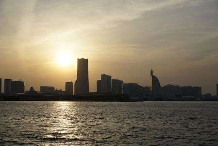 みなとみらいシルエット