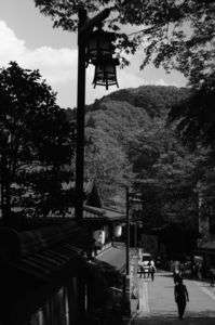 初夏　高尾山口