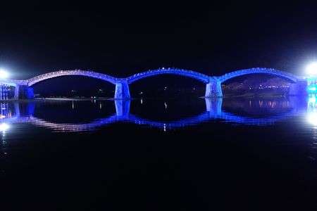 夜に翔けるアーチ