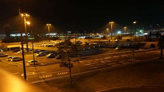 深夜の成田空港より