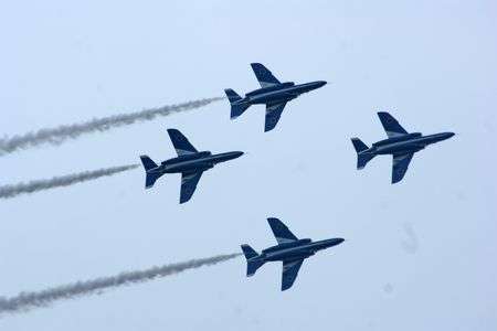 ブルーインパルス　編隊飛行４