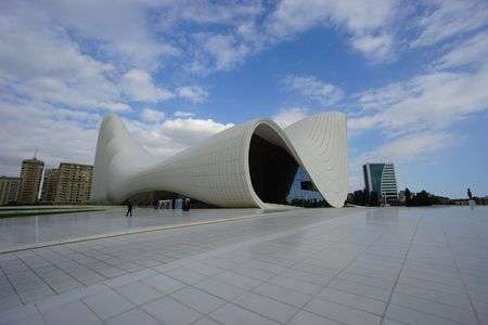 ヘイダル･アリエフ文化センター（アゼルバイジャン）