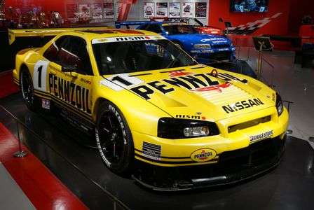 赤・青・黄色のレーシングカー