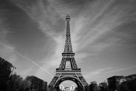 モノクロエッフェル塔。