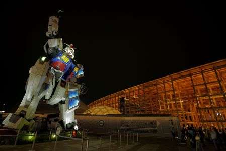 ガンダムと大屋根リング