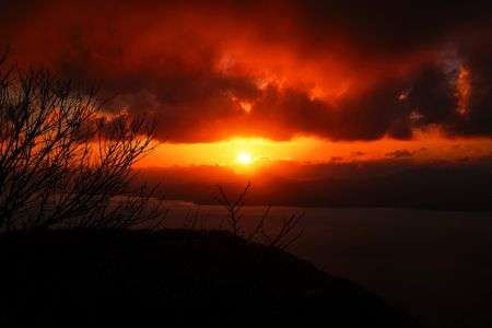 紅蓮の光が照らす