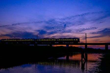 電車のある風景