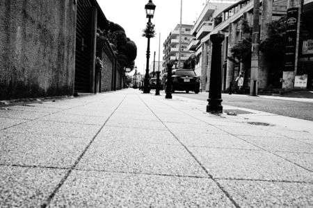 カラー→モノクロ　別世界。