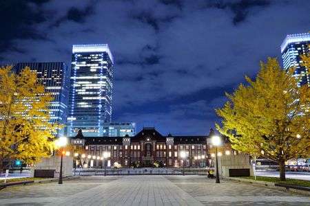 東京駅　丸の内広場